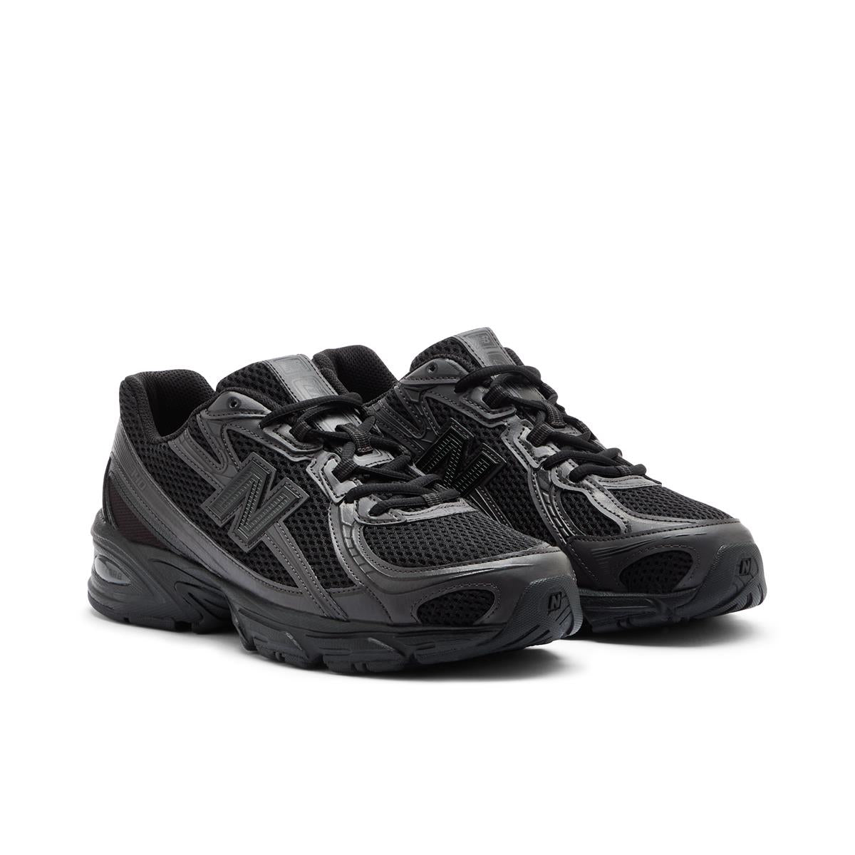 New Balance 740 - Triple Black