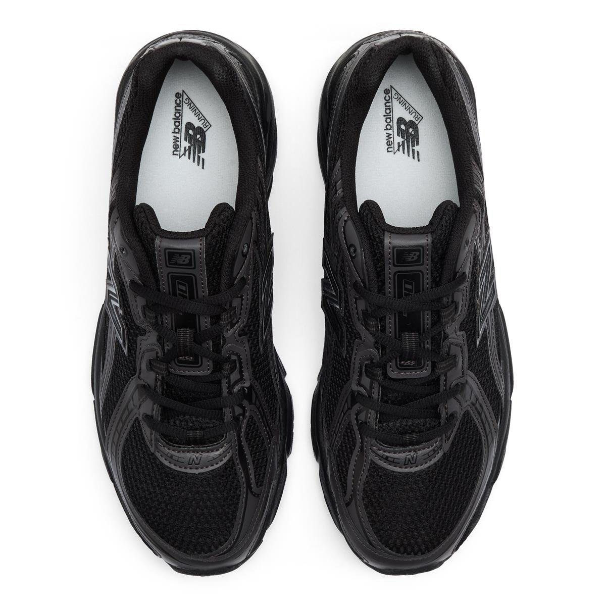 New Balance 740 - Triple Black