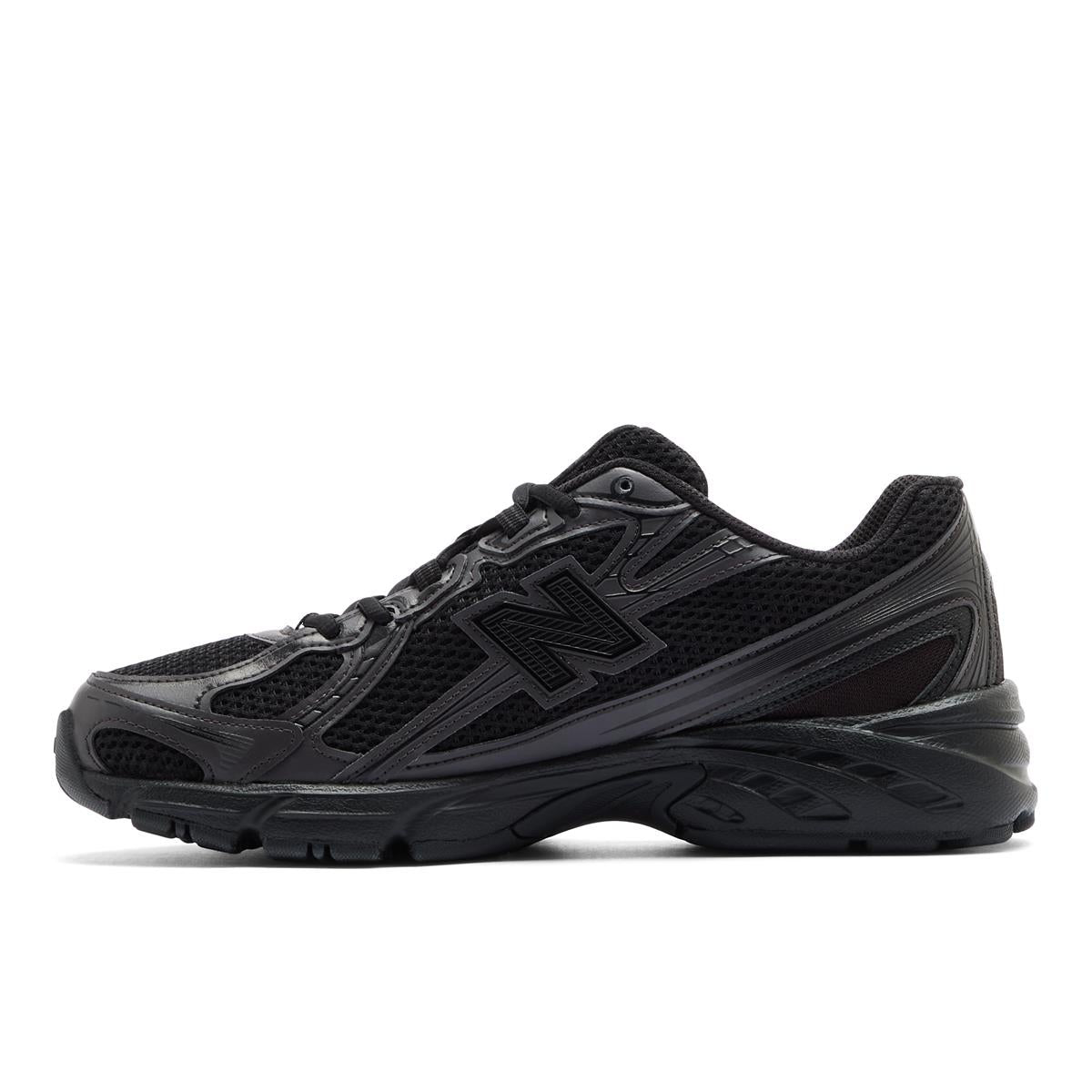 New Balance 740 - Triple Black
